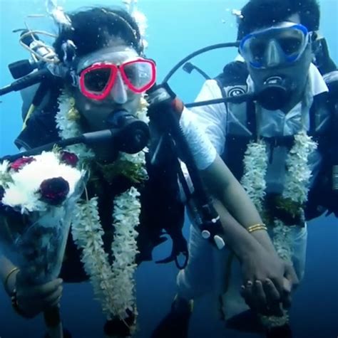 Scuba Diving Couple Have Surreal Underwater Wedding
