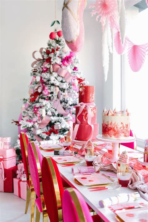 See more ideas about christmas table settings, christmas table, christmas tablescapes. Beautiful Christmas Table Settings That Will Enchant Your ...