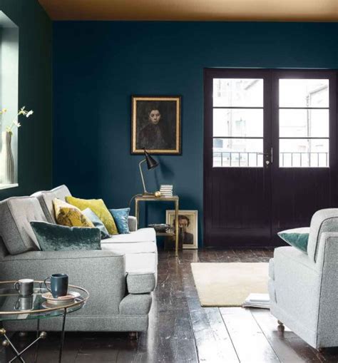 Aufgrund seiner beruhigenden wirkung eignet sich blau hervorragend als wandfarbe im schlafzimmer. Wandfarben Trends 2016 von Jotun Lady - Designs2love