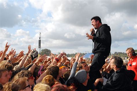 Horns Up Rocks Deftones Forced To Postpone New York City And Boston Shows