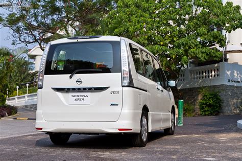 Check out mileage, colors, interiors, specifications & features. ASIAN AUTO DIGEST: Nissan Serena S Hybrid Malaysia Debut