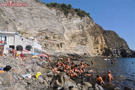 Quella di un mondo potente nella sua resistenza a certe pazze vertigini della. Le terme di Ischia tra le otto da visitare perché uniche ...