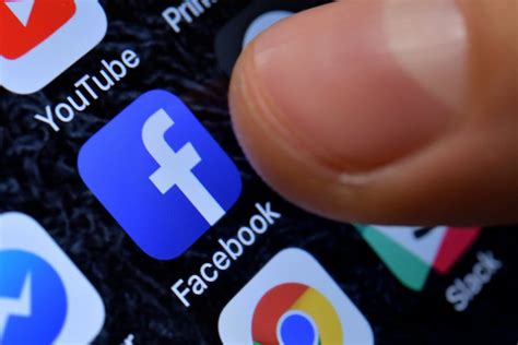 Facebook Urges Users To Send Nude Pics To Combat Revenge Porn New