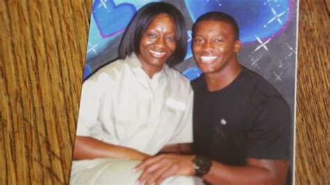 Demaryius thomas biography with personal life, married and affair info. Broncos star WR Demaryius Thomas' mother was granted Clemency from Obama