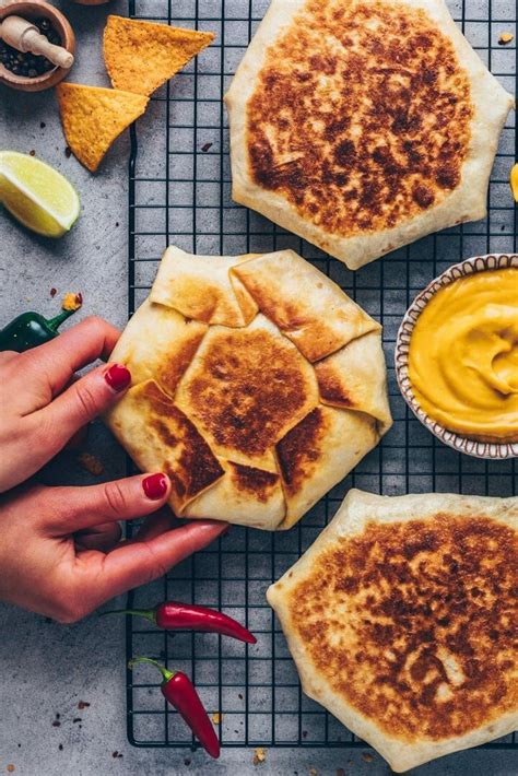 Made with vegan ground beef, homemade vegan cheese sauce, vegan sour cream, tomatoes. Vegan Crunchwrap Supreme | Recipe in 2020 | Recipes ...