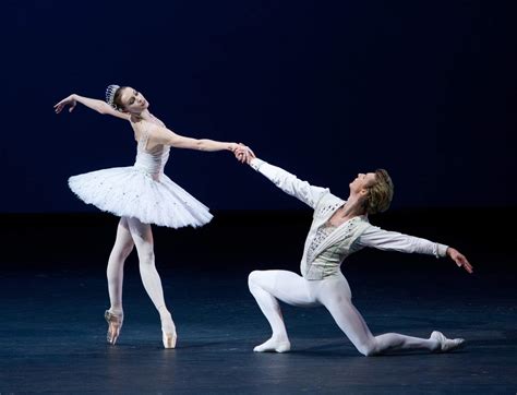Jewels Die Bolshoi Ballett Saison 202122 Live Im Kinocenter Gießen