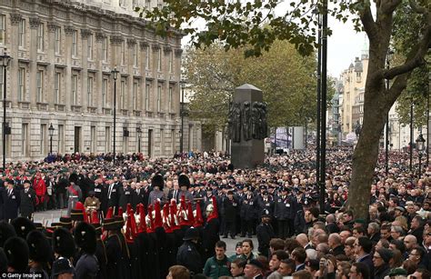 Queen Leads Britain In Remembrance Sunday Service Daily Mail Online