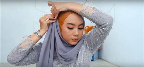 Jika informasi/tutorial ini bermanfaat untuk anda, kami mohon untuk memberikan rating 5 untuk apps ini! √ 35+ Tutorial Hijab Kebaya: Segiempat, Pesta, & Pashmina
