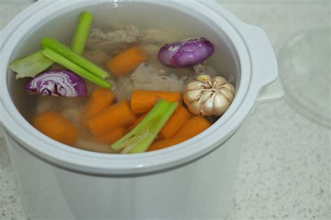 Foods rich in collagen come from animals. RECIPE: collagen-rich chicken bone broth - JewelPie