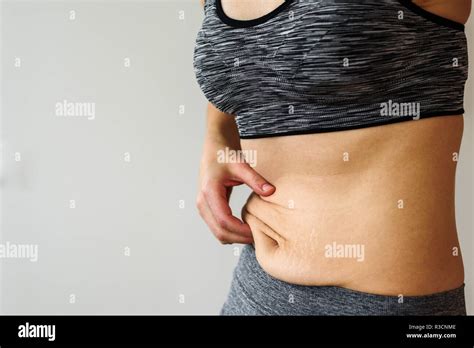 Fette Frauen Bauch Fotos Und Bildmaterial In Hoher Auflösung Alamy