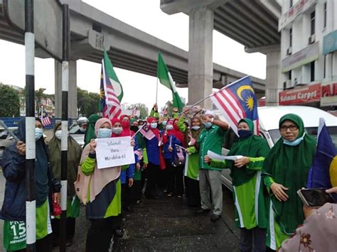 Pewarisnya di malaysia, dap juga mempunyai warna serupa tetapi penonjolannya adalah merah. Khabar PAS Kawasan Dari Selangor | PAS Kawasan Ampang ...