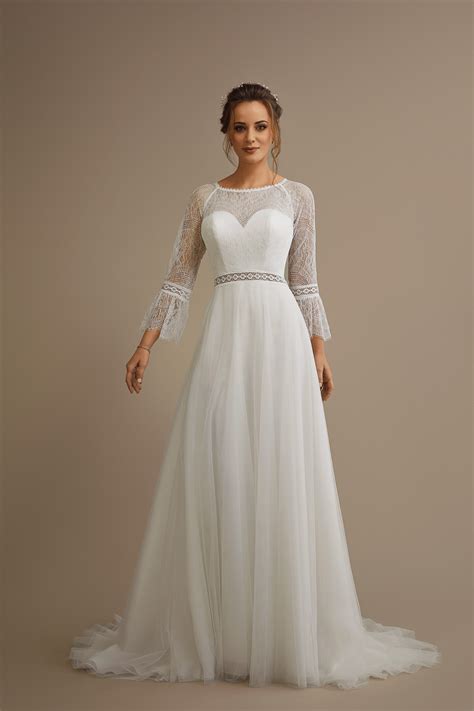 Zu meiner hochzeit habe ich mir ein kleid bei horn brautmode mastouteh & kumas in münchen anfertigen lassen. Boho Brautkleider im Vintage Stil bei Brautmode Horn München