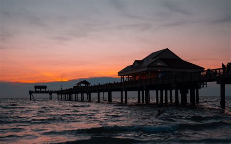 Download Wallpaper 3840x2400 Pier Building Sea Dusk 4k Ultra Hd 16