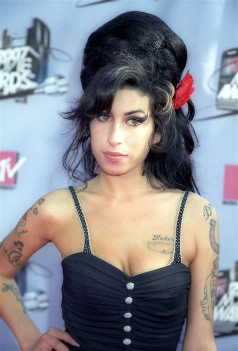 10 hours ago · amy winehouse's untimely death sent shockwaves to every corner of the british capital, as her love for london and its buzz had always been the cornerstone of all her creative work.she was. Fostul sot al lui Amy Winehouse: Ea a incercat sa se ...