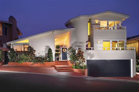 Warren Buffett’s Former Laguna Beach Home for Sale