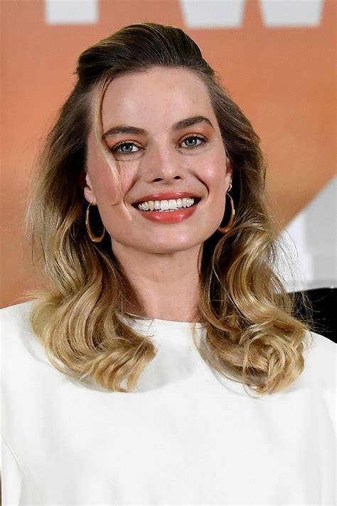 Margot Robbie Fappening Sexy Photocall Once Upon A Time The Fappening