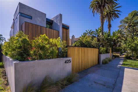 Stunning Los Angeles Home Boasts Remarkable Indooroutdoor Elements