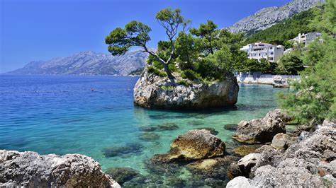 Kroatien zählt mit seiner großen auswahl an privaten ferienwohnungen zu den beliebtesten reisezielen mit dem auto. Bilder Kroatien Meer Natur Küste Steine Kleine Bucht 2436x1369