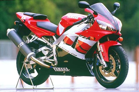 More improvements were a redesigned gear change linkage and the gear change shaft length being increased. YAMAHA YZF-R1 specs - 1999, 2000 - autoevolution