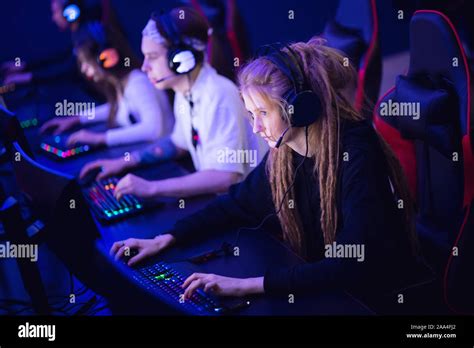 Girl Gamer Esport Tournament Hi Res Stock Photography And Images Alamy
