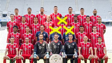 Fc bayern münchen logo (2017).svg. FC Bayern München - Neues Teamfoto: Carlo weg, Jupp her ...