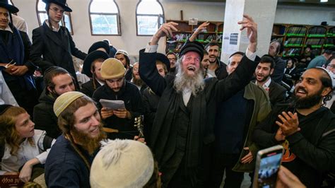 For Hasidic Jews A Pilgrimage To Wartime Ukraine
