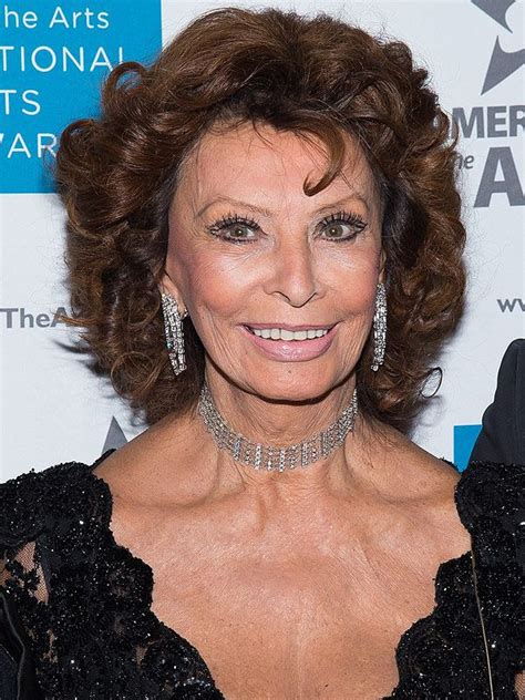 Sophia Loren 81 Continues Her Ageless Red Carpet Reign In Glamorous