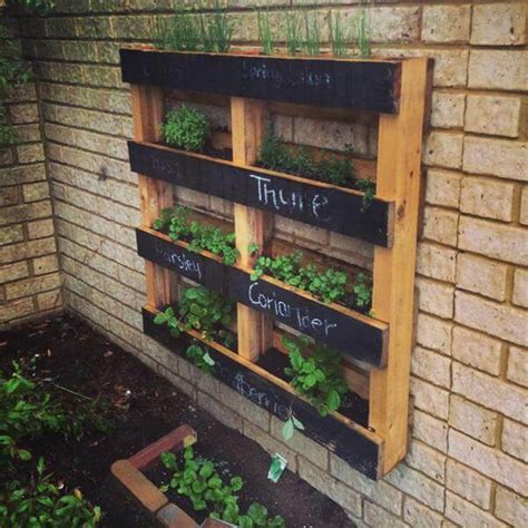 Good thing i've come across these two easy diy vertical garden tutorials which i'm working on now. DIY Pallet Vertical Herb Garden: Hanging Planter