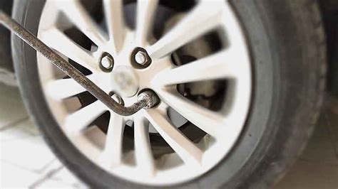 Make sure there's plenty of room to move safely around the car. Top 5 Best Stripped Lug Nut Remover and Extractor Tools ...