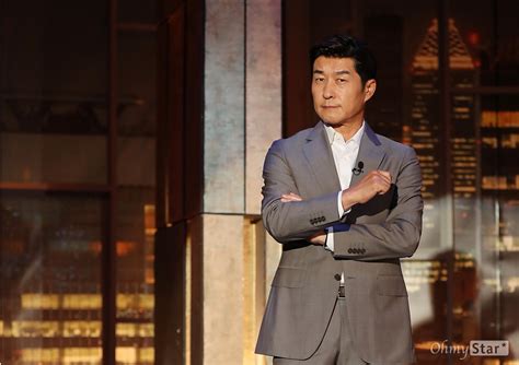백로 무리의 까마귀 같은 존재인 지욱의 목표는 대한고를 우수한 성적으로 졸업하고 한국대에 진학하는 것. '그것이 알고싶다' 진행자 배우 김상중 - 오마이포토