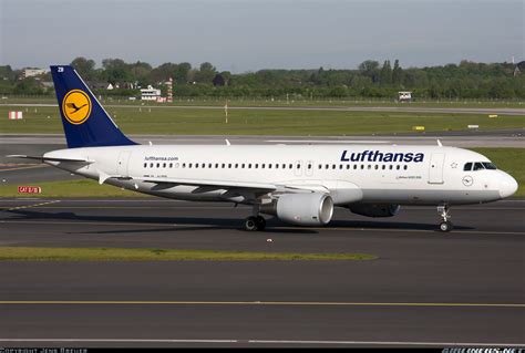 Airbus A320 214 Lufthansa Aviation Photo 1834499