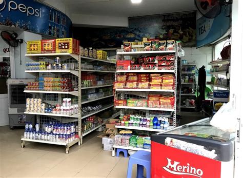 Các nhân viên y tế không được rời khỏi bệnh viện nên đặt đồ ăn và đồ tiếp tế từ bên ngoài. Căn tin Bệnh viện Trường Đại học Y Dược Huế: khang trang ...
