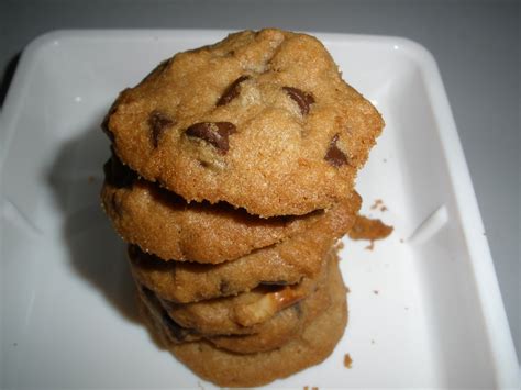 Click in to start baking. Cilantro ~ bon appétit: Almost "Famous Amos Choc Chip"