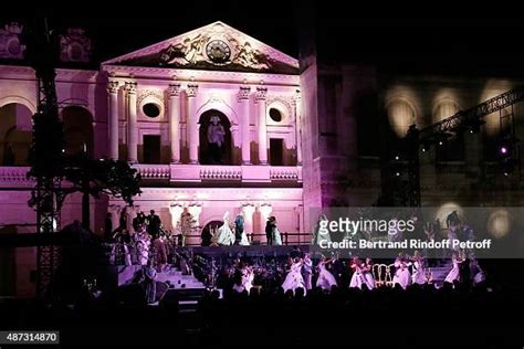 Opera En Plein Air Photos And Premium High Res Pictures Getty Images