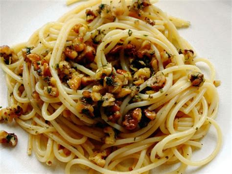 Spaghetti con salsa di noci - PaneOlioPomodoro