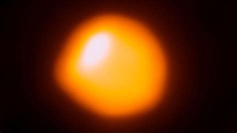 Alma Captures Highest Resolution Image Of Nearby Star Betelgeuse Red