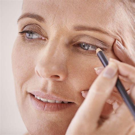 Essential Eye Makeup Tips For Women Over Makeup Tips For Older Women Makeup For Older