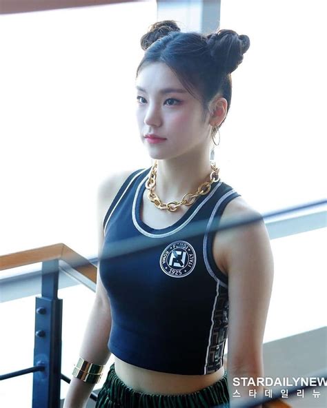 pin by moon white on ♣️ itzy ♣️ kpop girls itzy girl