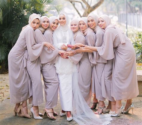 Tema Baju Keluarga Pengantin 2021 29 Baju Bridesmaid Menarik Inspirasi Tema Warna Trending