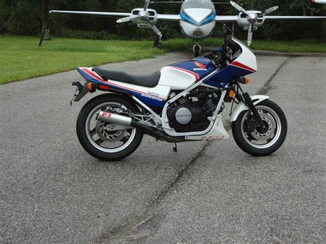 The v4's were started a year before with the 1982 honda magna vf750c and sabre vf750s but were adapted for the vf750f in. 1984 Honda vf750f interceptor