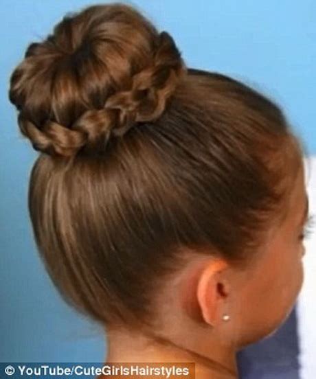 A cute hairstyle for lovely little girls with beautiful blonde hair. 9 yr old hairstyles