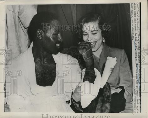 Heavyweight Champ Ezzard Charles And Wife Gladys In Chicago 1951 Vintage Press Photo Print