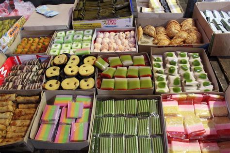 Pasar Kue Subuh Jakartas Famous Jajanan Pasar Market — A Journey Bespoke