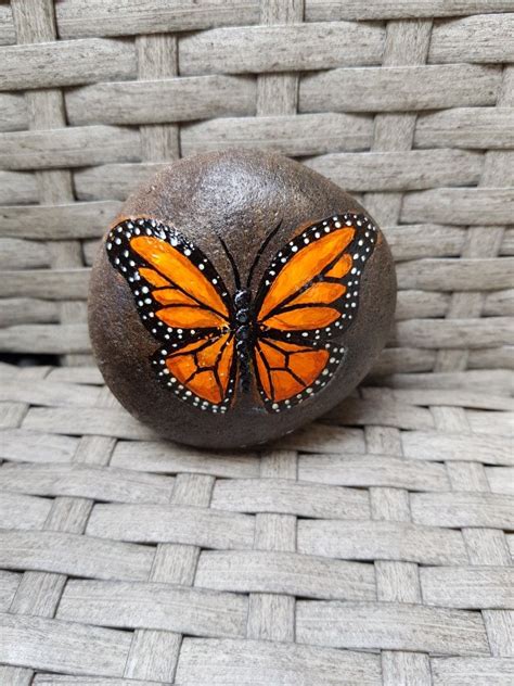 More images for 3d butterfly rock painting » Butterfly painted rock | Painted rock animals, Rock ...