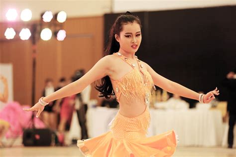 Cấm đụng, đụng tới thì tát. Khánh Thi tổ chức giải đấu nâng tầm khiêu vũ thể thao Việt ...