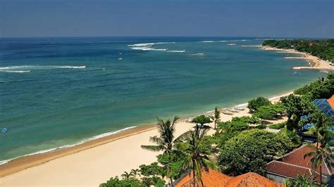 Pantai banyu tibo cukup menarik dan unik karena terdapat air terjun yang langsung jatuh ke pantai. √ Pantai Sanur: Sejarah, Lokasi, Penginapan, Harga Tiket Masuk