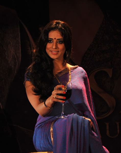 Punjabi Actress Mahi Gill Images