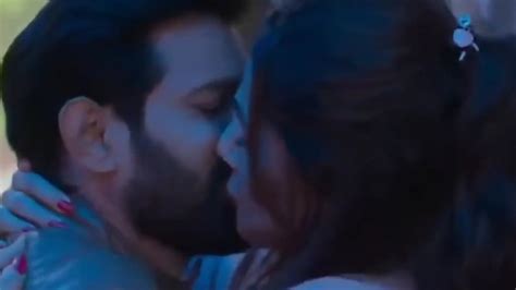 Taapsee Pannu Romantic Scene Hot Kiss Haseen Dilruba Taapseepannu Trending Subscribe 🔥