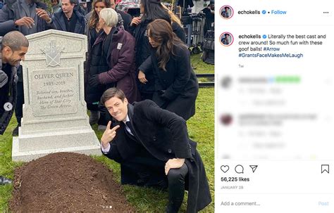 Grant Gustin Origin Grant Gustin Next To Oliver Queen S Grave Know Your Meme