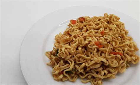 The spice mix is offered in a separate package. Nissin Yakisoba Extraordinary Instant Pancit Spicy Chicken ...